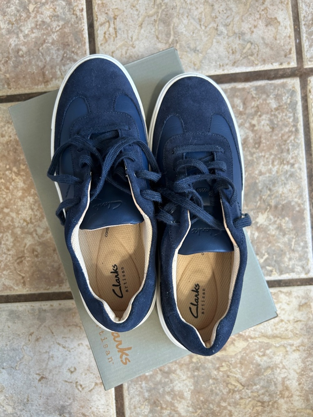 Clarks Makea Court Navy Blue & White Leather Women’s Sneakers sz 9.5 NWT - Picture 4 of 7